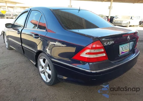 2006 Mercedes-Benz C 230 Sport z USA, uszkodzony, nr VIN WDBRF52H36A857758